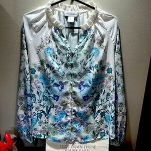 Cupcakes and Cashmere blouse size small